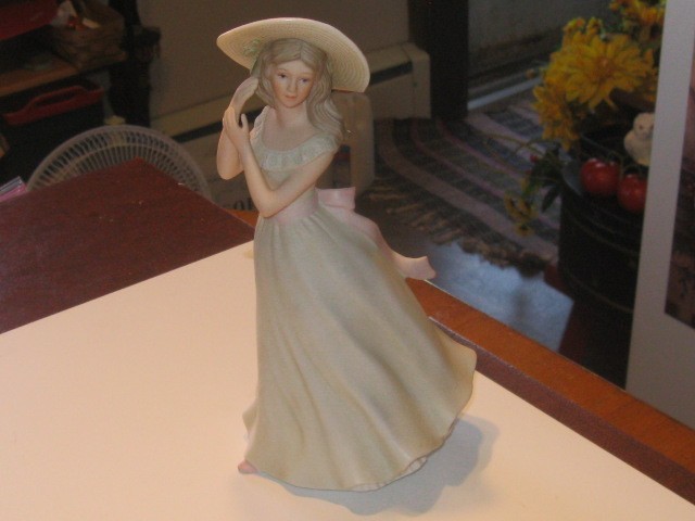 Melanie Lady Figurine Porcelain Masterpiece Homco Home Interior Signed 9” 1996