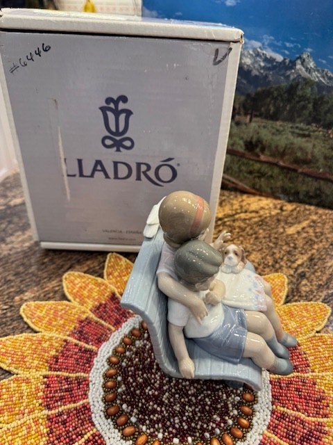 Lladro 6446 Surrounded By Love Mint in Box!!!