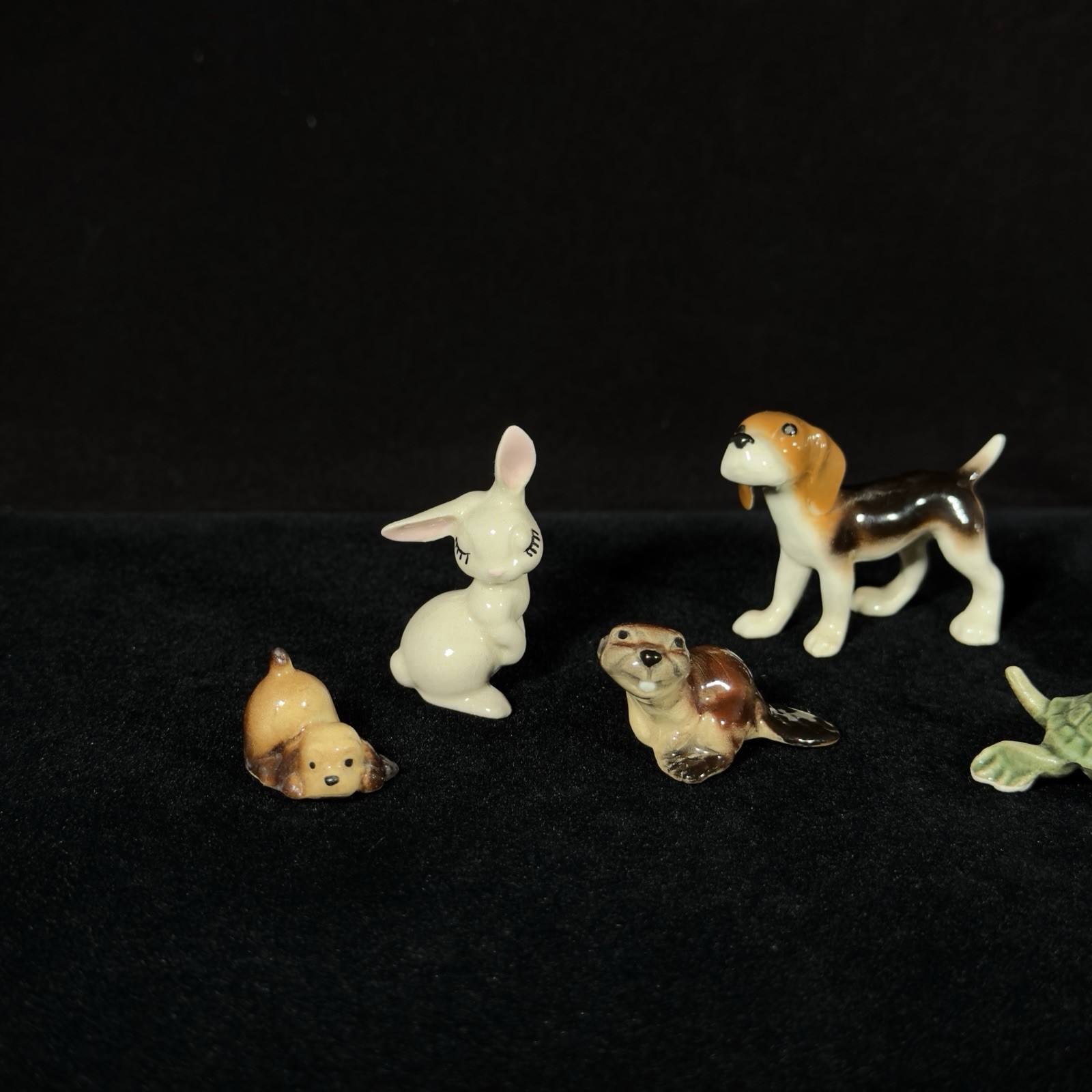 Lot of 9 Vintage Hagen Renaker Miniature Figurines Mixed – Beagle Fish Bunny Etc
