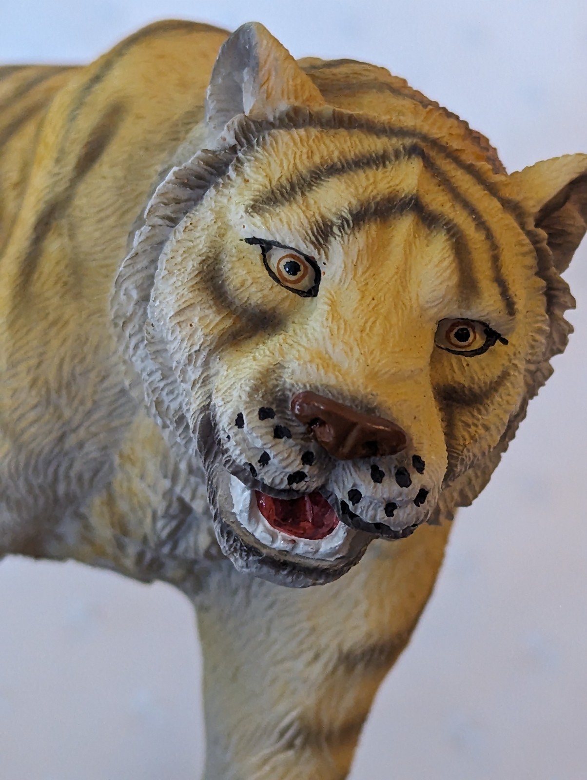 Bengal Tiger Resin Statue Figurine-Classic Wildlife Collection-Wood Base-6.5″H