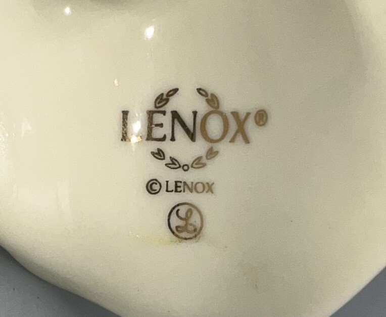 Lenox Classic Kris Kringle Figurine Santa Claus Porcelain White Gold 4.5″Tall