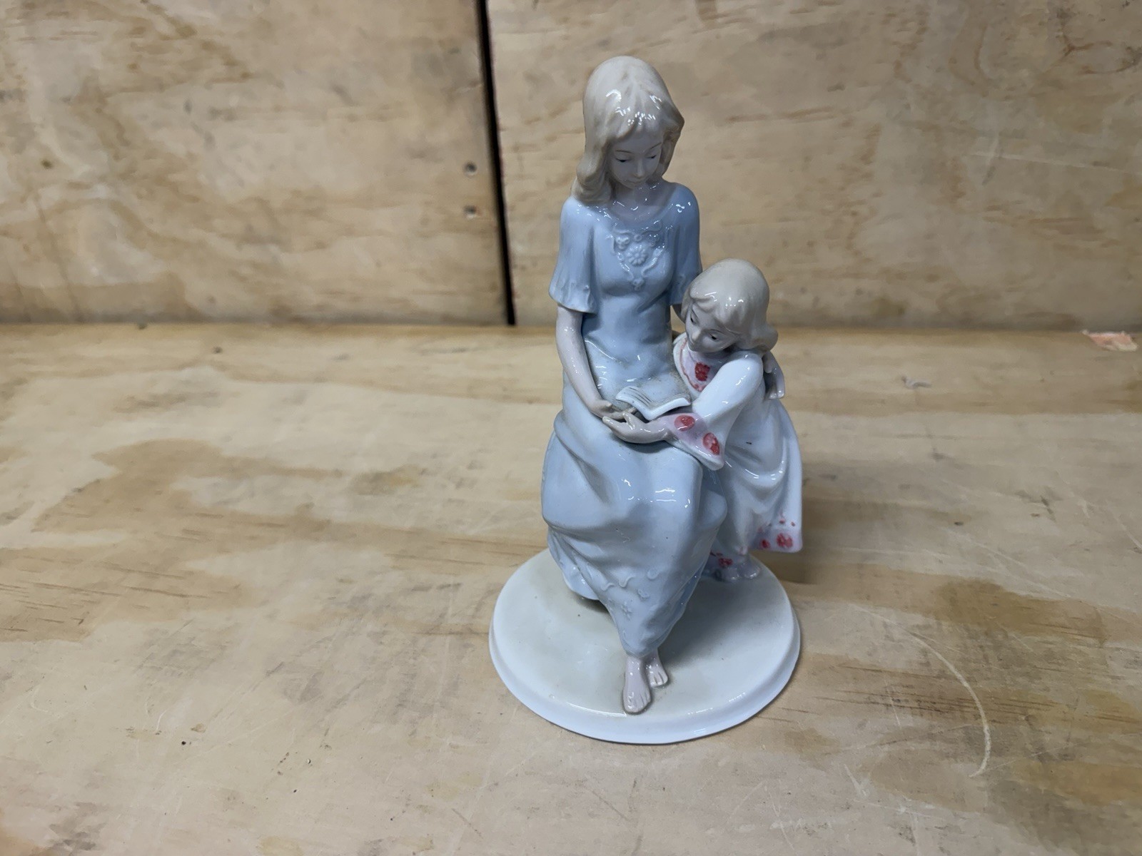 Porcelain Mother Daughter Figurine Reading Book Vintage Family Decor 8”