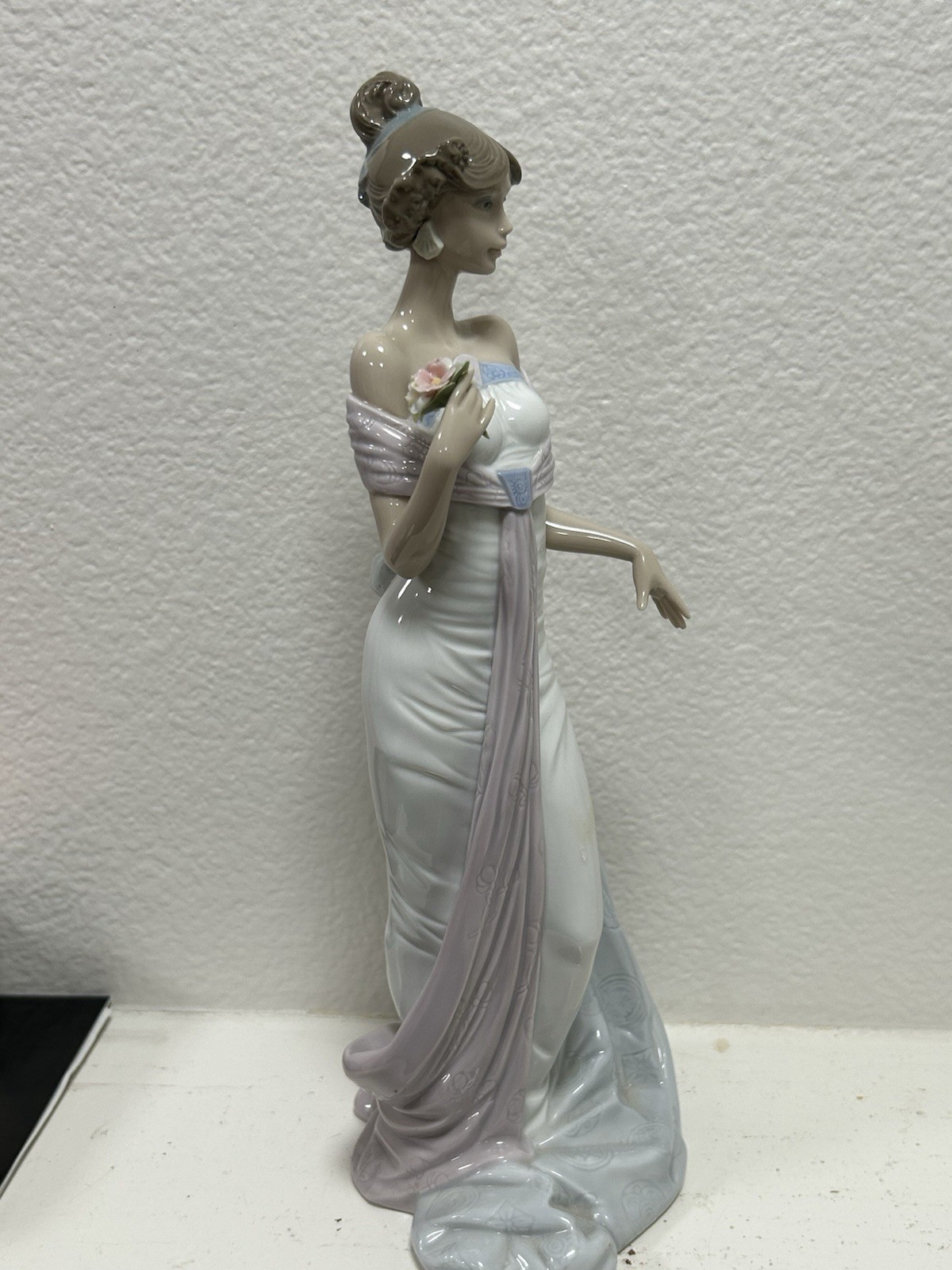 Lladró 6366 Summer Infatuation (Verano) Porcelain Figurine No Box