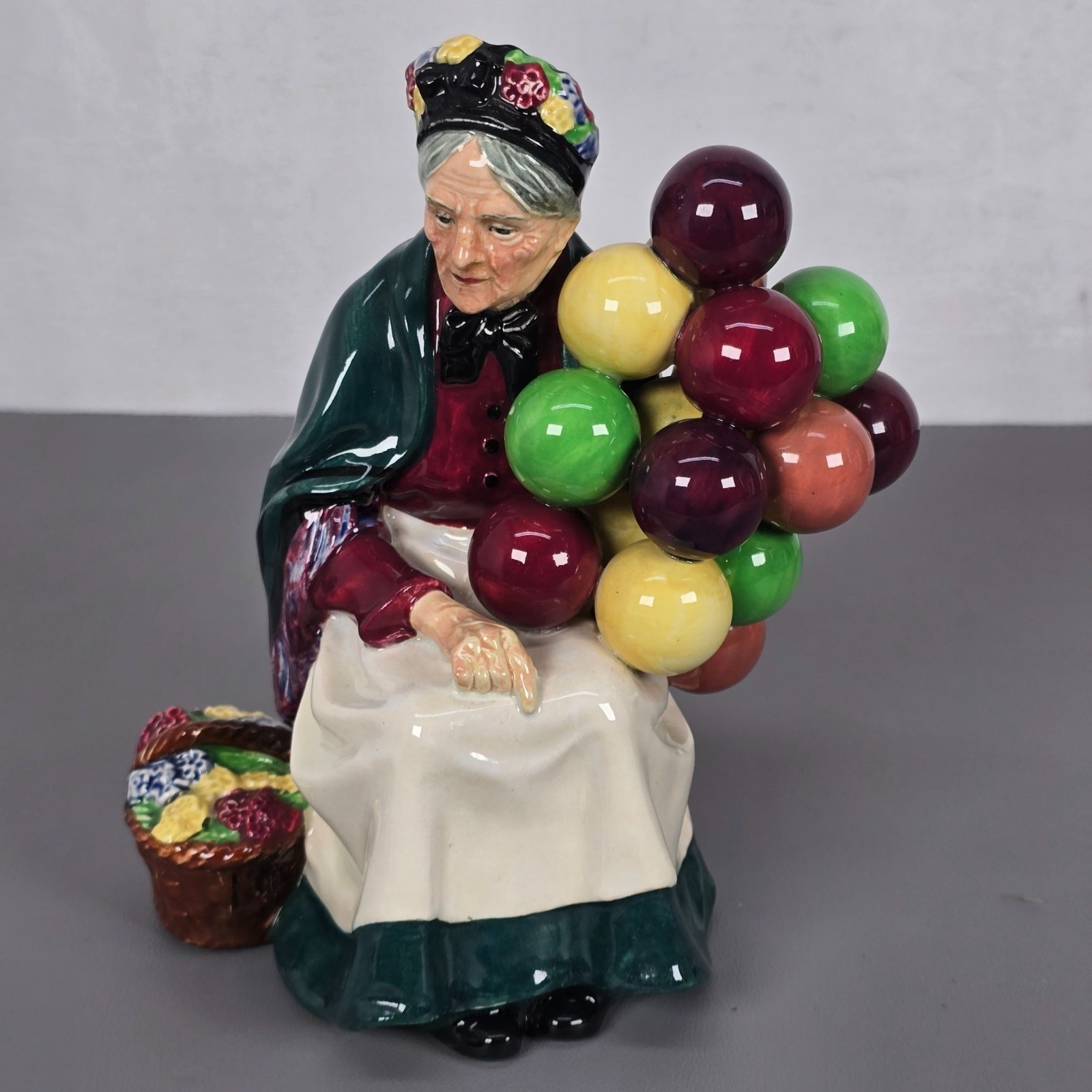 VTG Royal Doulton The Old Balloon Seller HN1315 Figurine Hand-Painted Porcelain