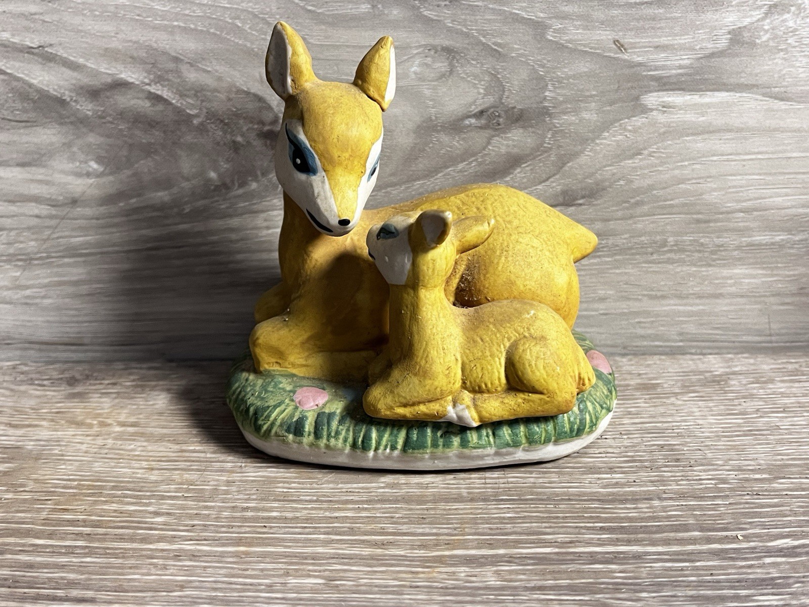 Deer And Fawn Laying Down In Woods Ceramic Porcelain Vintage Figurine