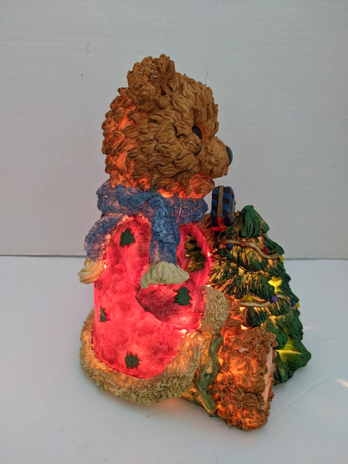 Resin Light Up Night Lite 9″ Santa Bear with Christmas Tree and Gift