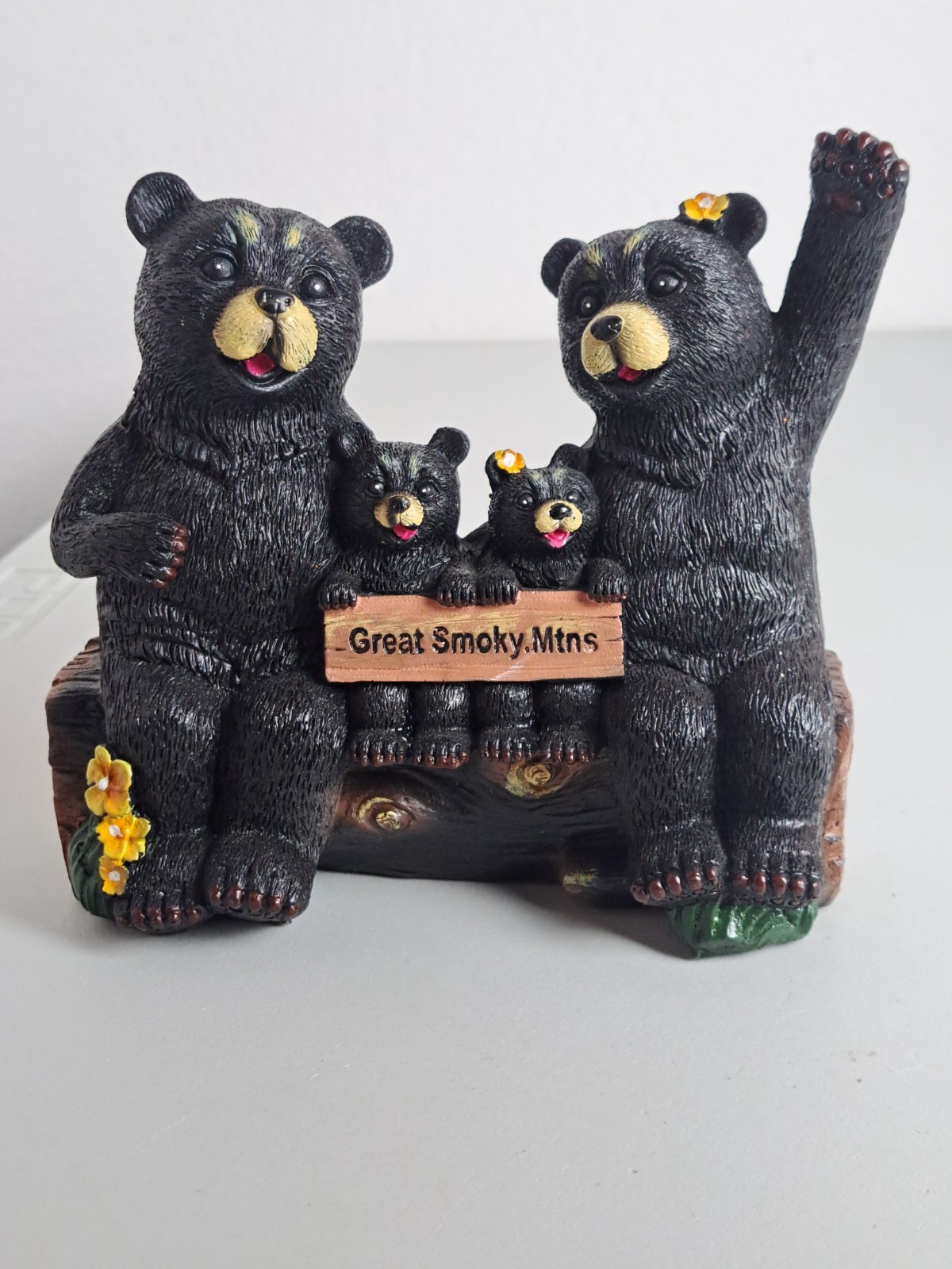 Black Bear Family Holding Sign GREAT SMOKY MTNS. 5.5″ Wide Resin Figurine