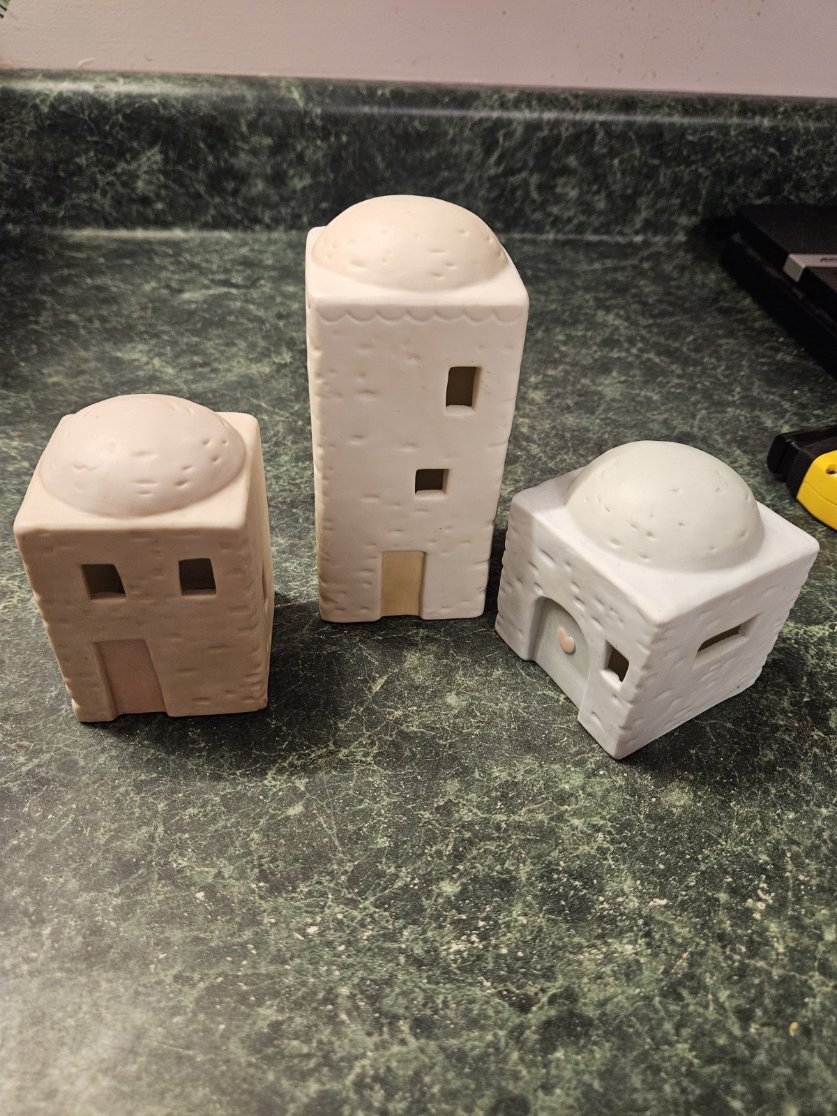 EUC Precious Moments 3 Buildings E 2387 (no Palm Tree or box)