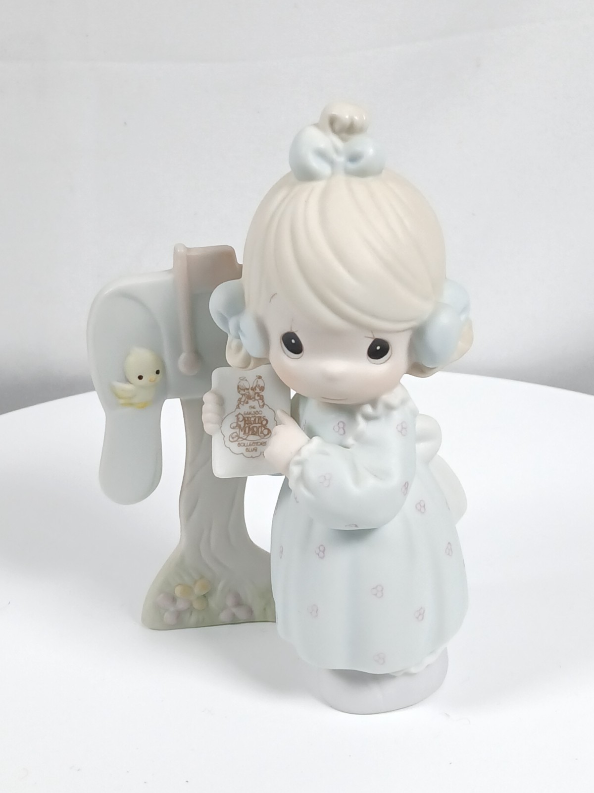 Precious Moments Club Figurine: 1991 “Sharing the Good News Together” #C0011