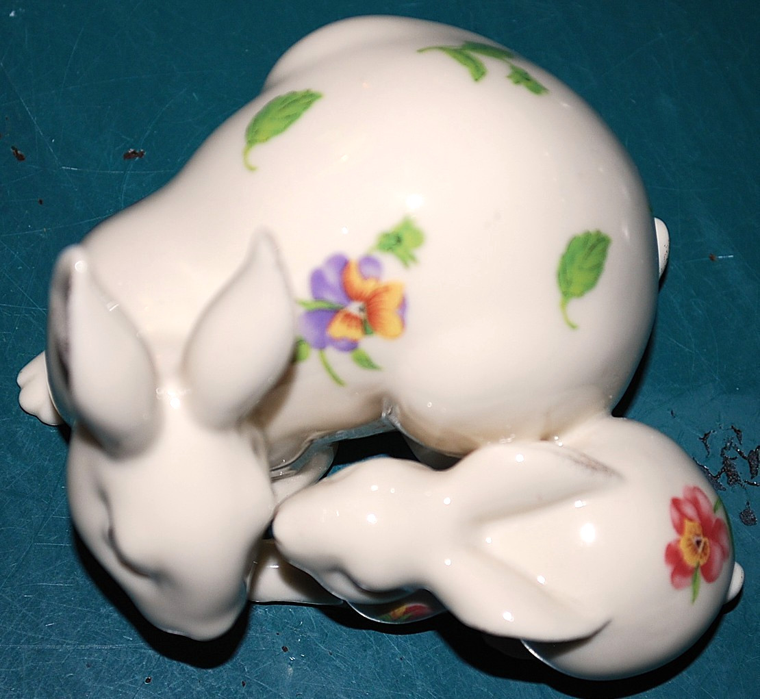 Vintage LENOX “FLORAL RABBITS” FIGURINE 2 Bunnies w Floral Detailing/Gold 3.25″
