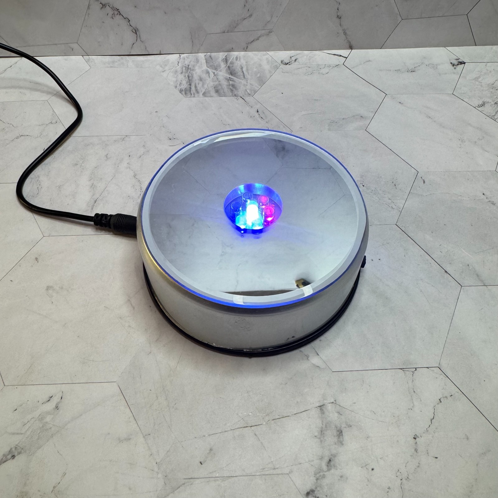 Rotating Display Stand 4″ Mirror Base with Charger 7 Color Led Lights in EUC