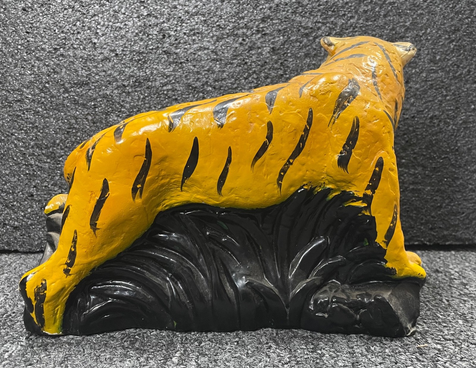 Vintage 60s Bengal Gin Chalkware Tiger Bottle Display Stand/Ashtray