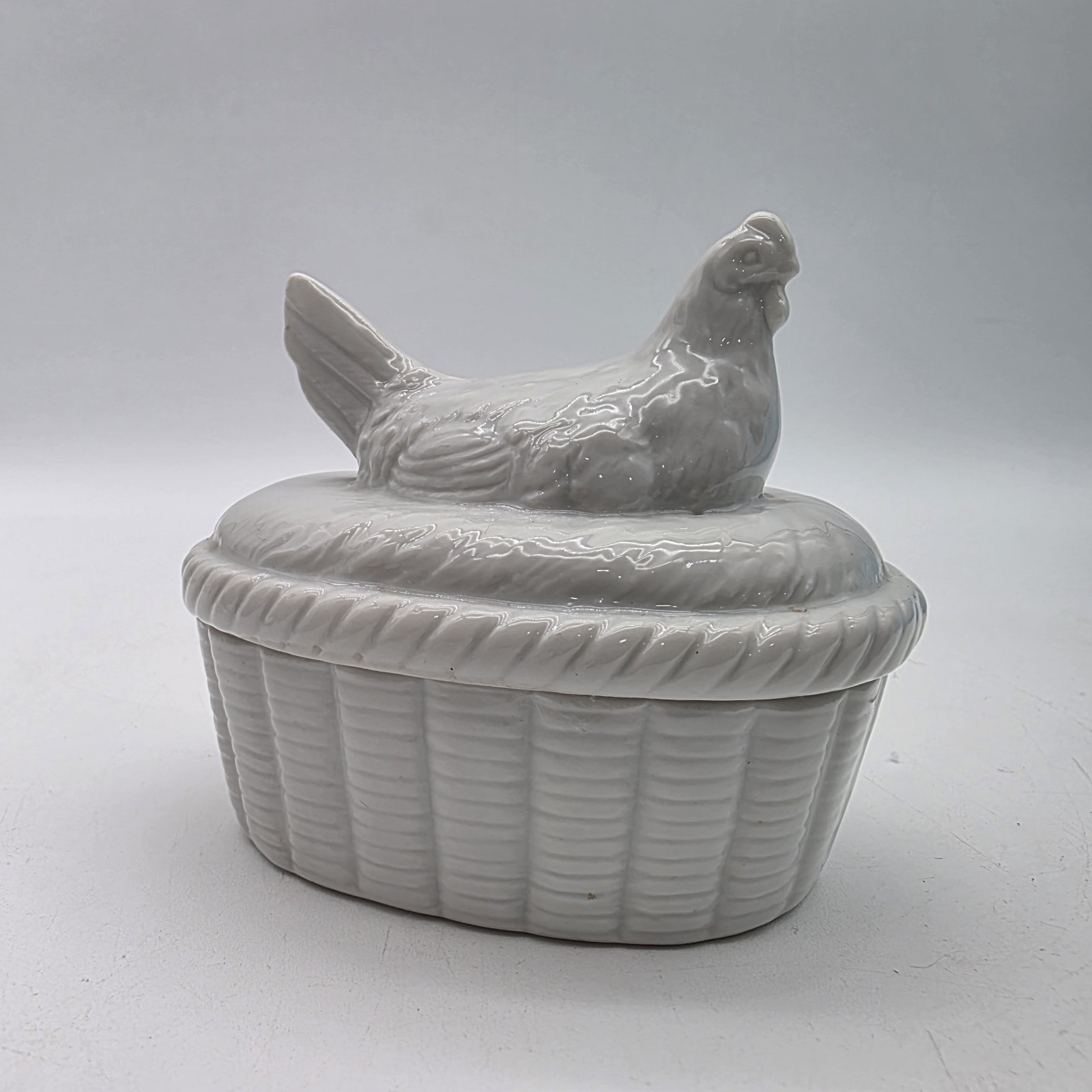 Buckingham Galleries Fine Porcelain Japan Nesting Hen 3.5″