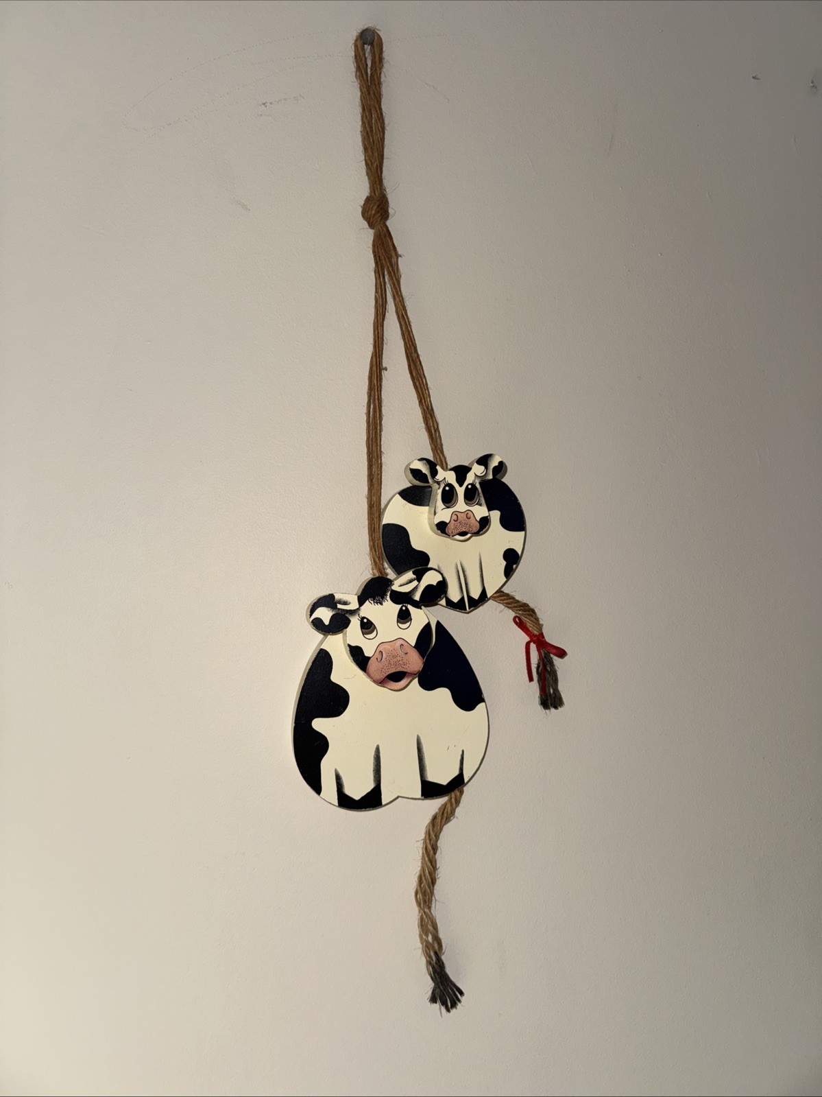 VTG WOODEN WOOD AMERICANA CUTE UNIQUE CRAFT Country Cow Decor w/ Twine