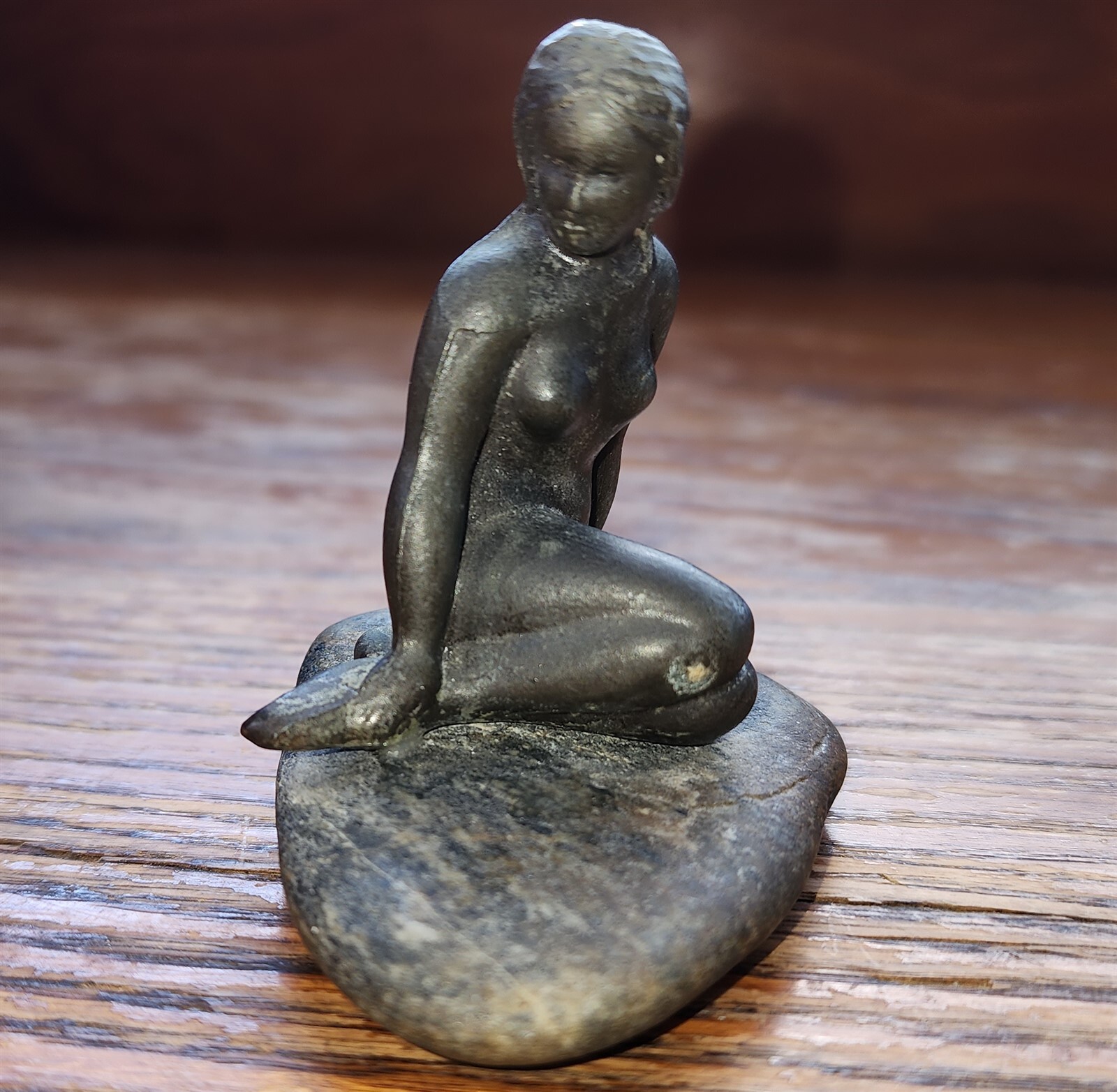 VINTAGE PATINAED METAL MERMAID ON ROCK FIGURINE 2.75″ X 3″
