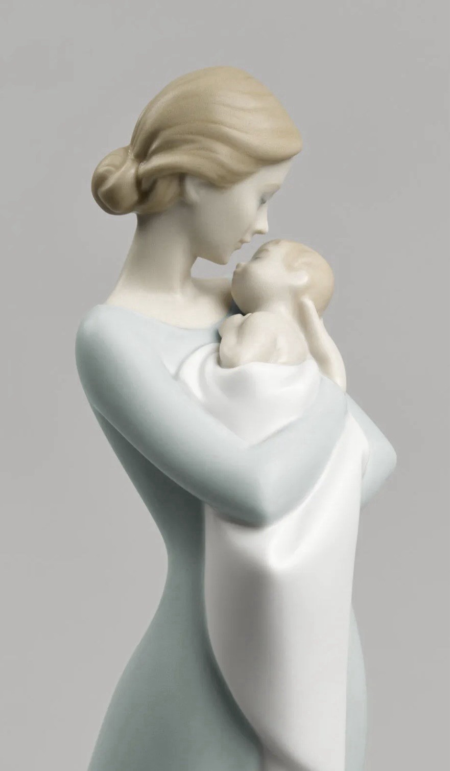 New LLADRO #18218 A Mother’s Embrace Mother & Baby Satin Finish No Orig Box
