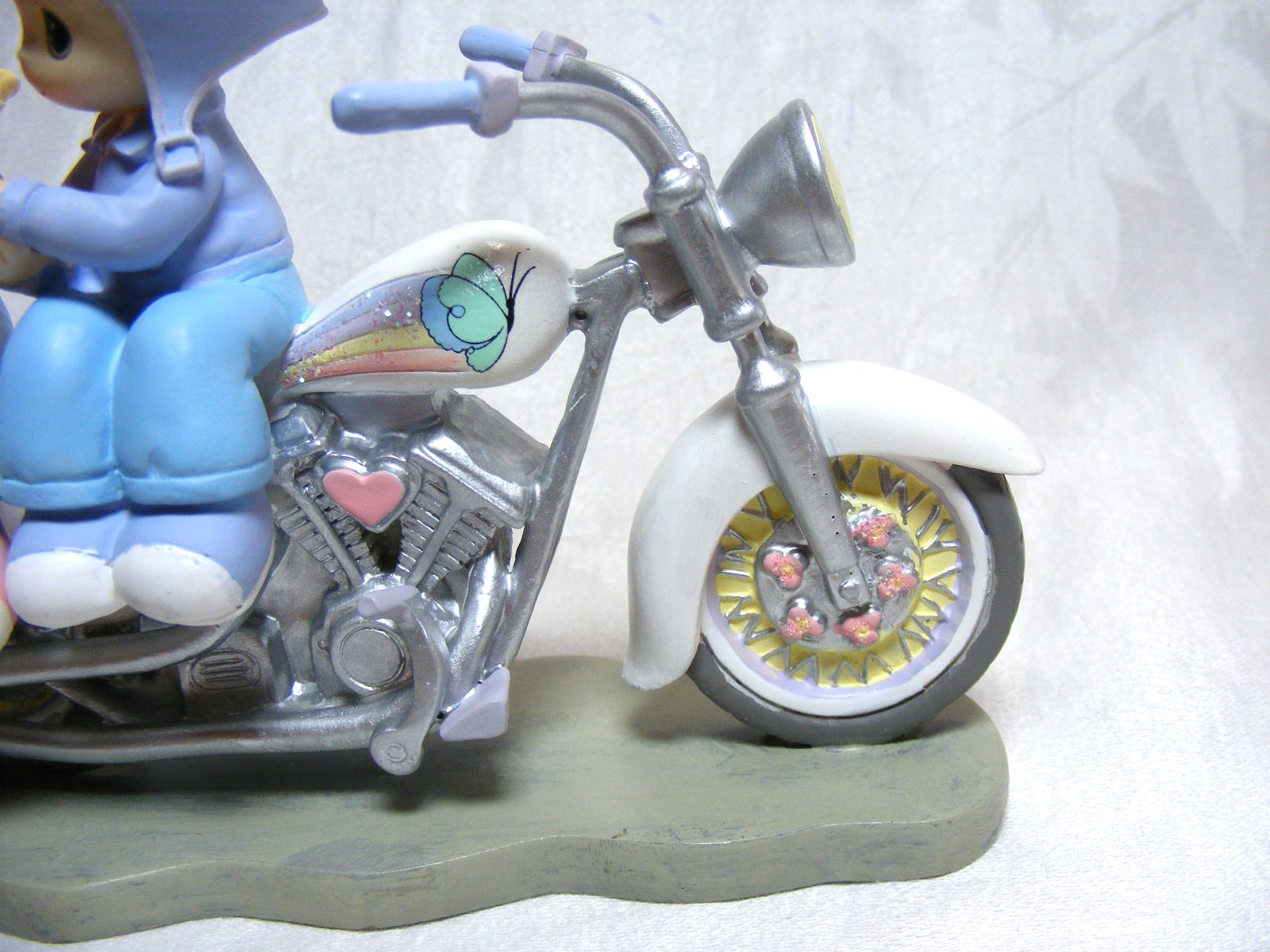 2005 Precious Moments Figurine No. 1974 Holding On Tight To Your Love N-2