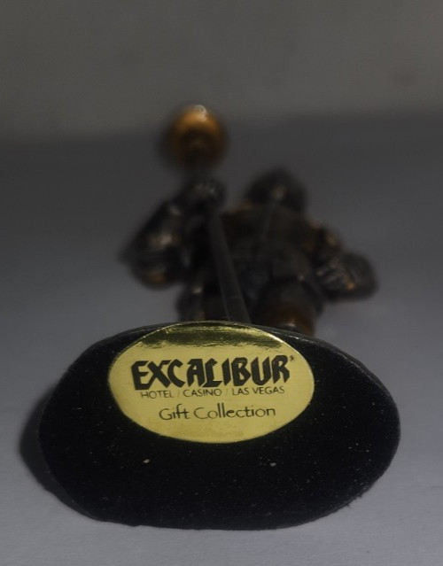 Medieval Knight 4-1/4″ Excalibur Hotel Casino Pewter Figure