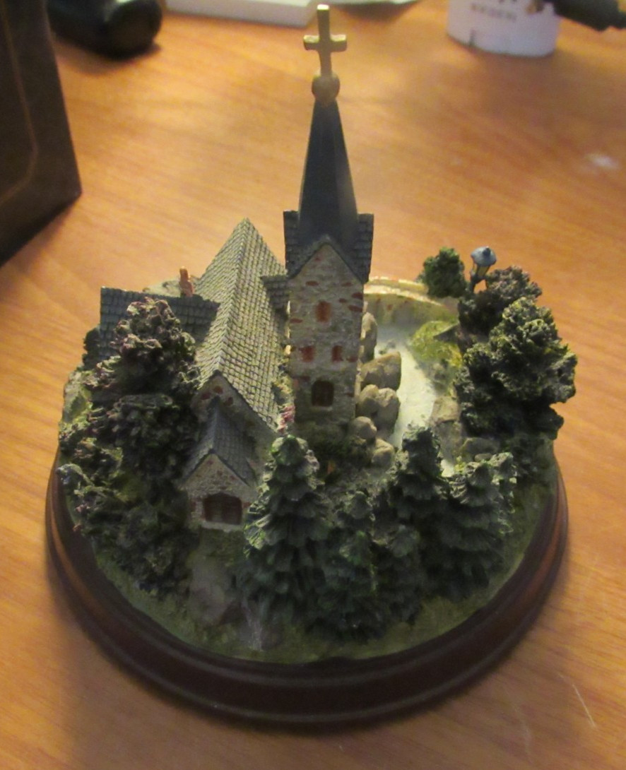 Thomas Kinkade “Mountain Chapel” lighted figurine in orig box