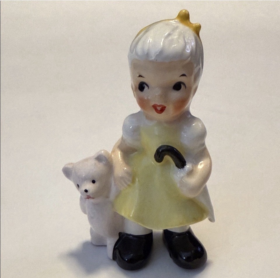Figurine Ucago Girl Holding Umbrella Pink Teddy Bear Japan 4″ T1