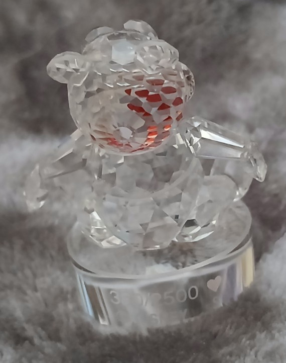 Rare Retired Disney – Crystal World – Pooh Bear – 380/2500