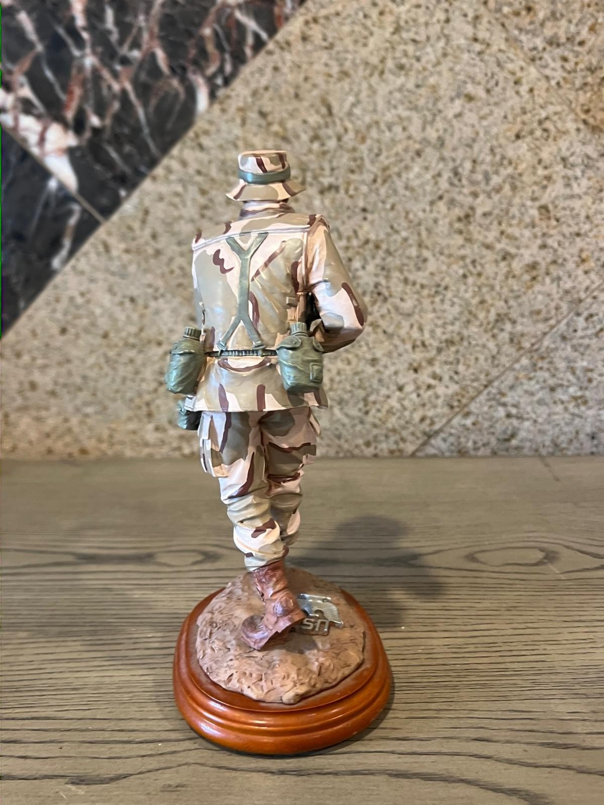 Vanmark American Heroes Moving In VAH2082151 Numbered Soldier War Figurine 8.5″