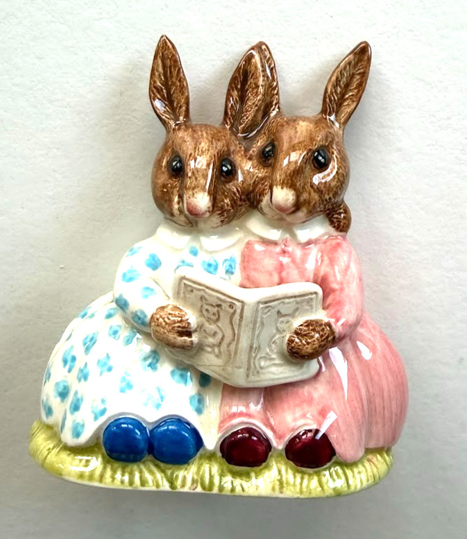 Royal Daulton Bunnykins Figurine “Story Time” 1974 DB 9 England