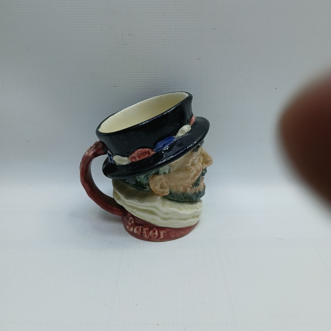 Vintage Royal Doulton Beef Eater Character Toby Jug England 3.25 in