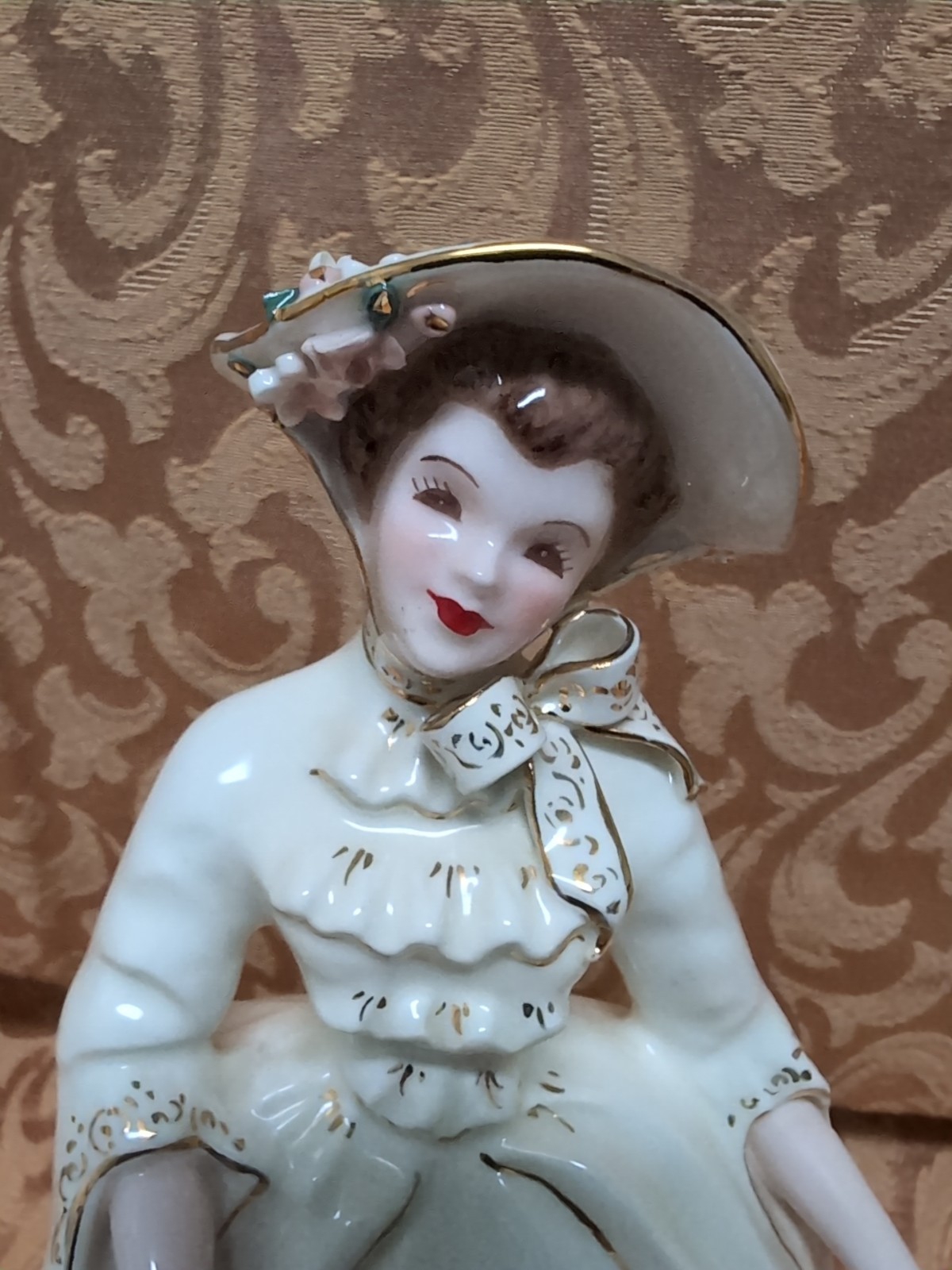 Lovely Florence Ceramics Pasadena ” Charmaine” White & Gold