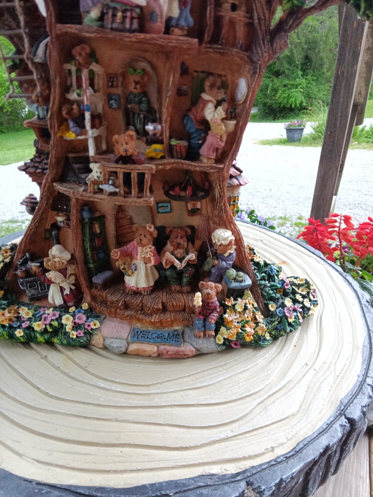 Danbury Mint/The Boyds Bears Tree house – Sculpture Table top or Wall Plaque