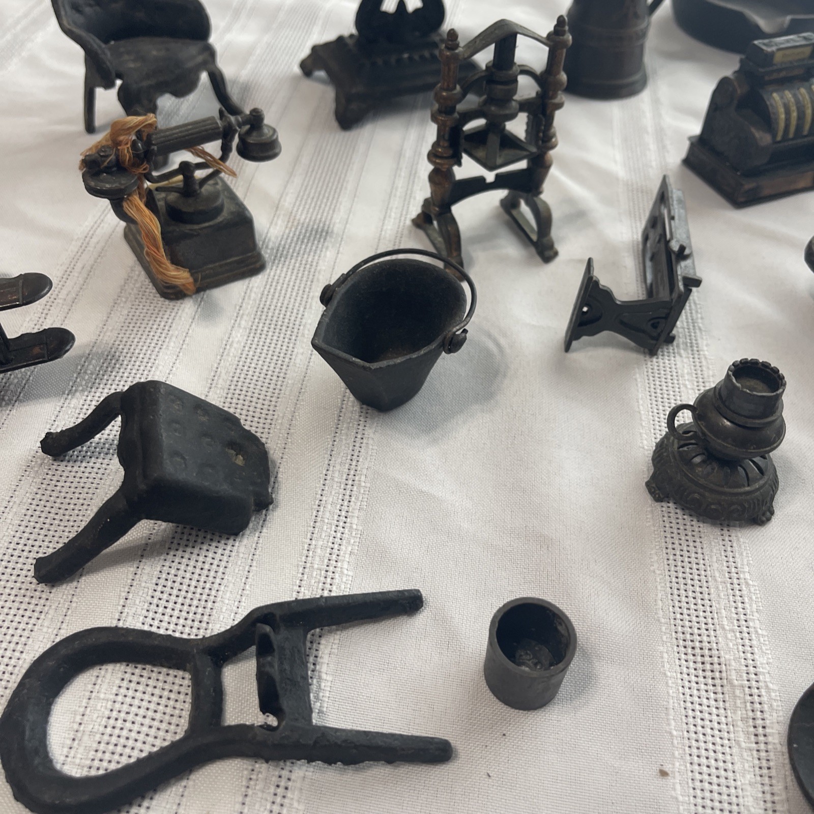 Vintage lot 28 – 1970s Durham Industries Metal Miniatures Scale Phone Bucket