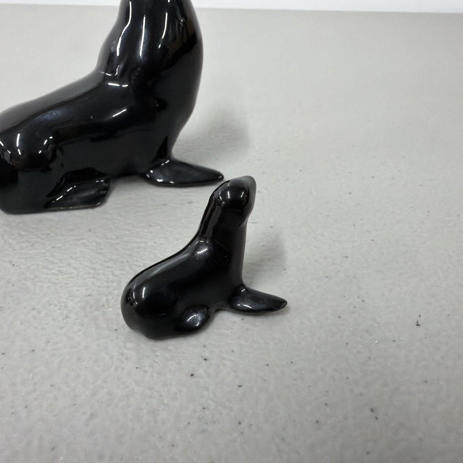 Black Shiny Glaze Seal Duo Porcelain Ceramic Set 3 Pottery Figurines