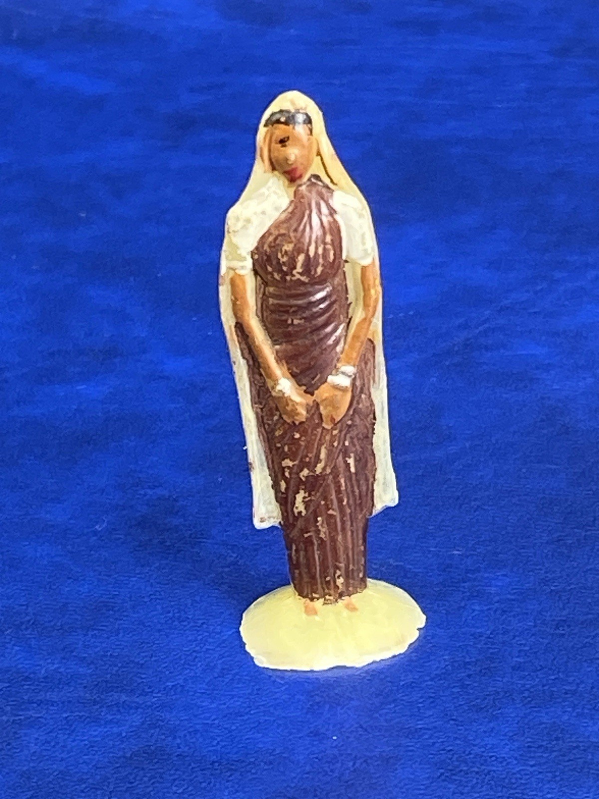 Vtg Miniature Delicate Folk Woman Figure Carrying Basket Harvest Bundle 2.25 in