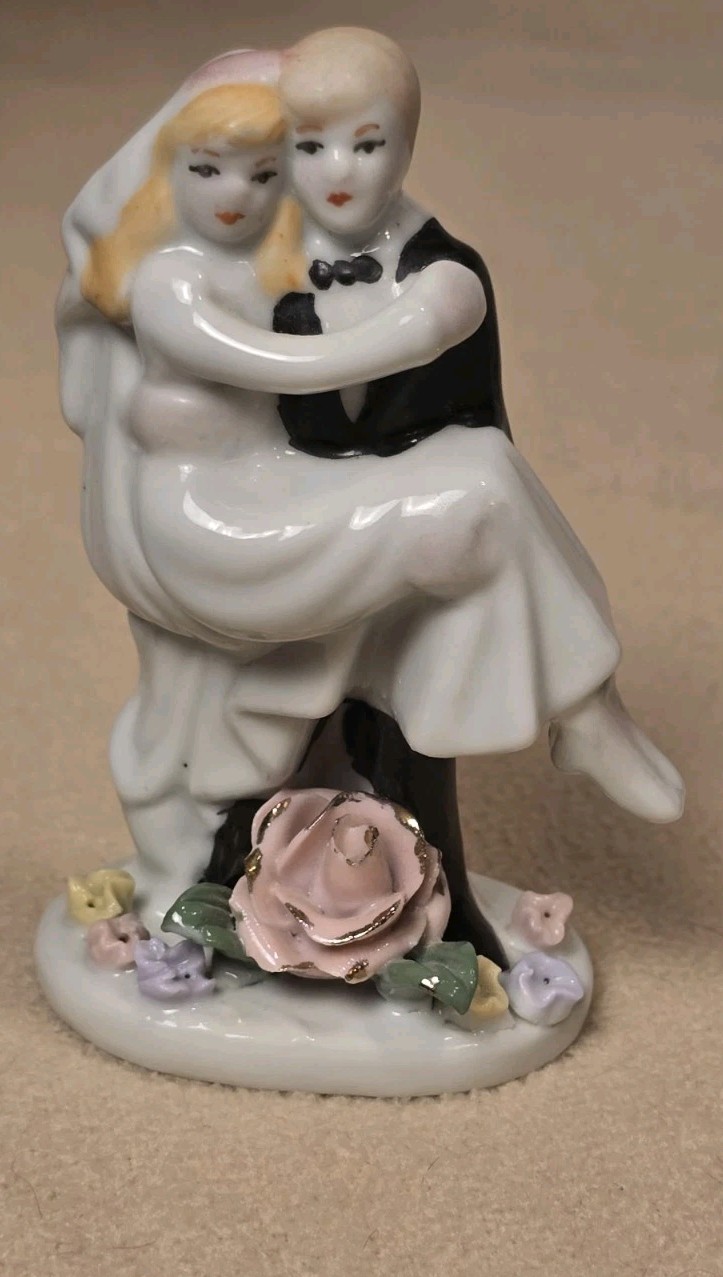 VTG 1950s Bride & Groom Porcelain Hand Painted Wedding Cake Topper 5″x 3″
