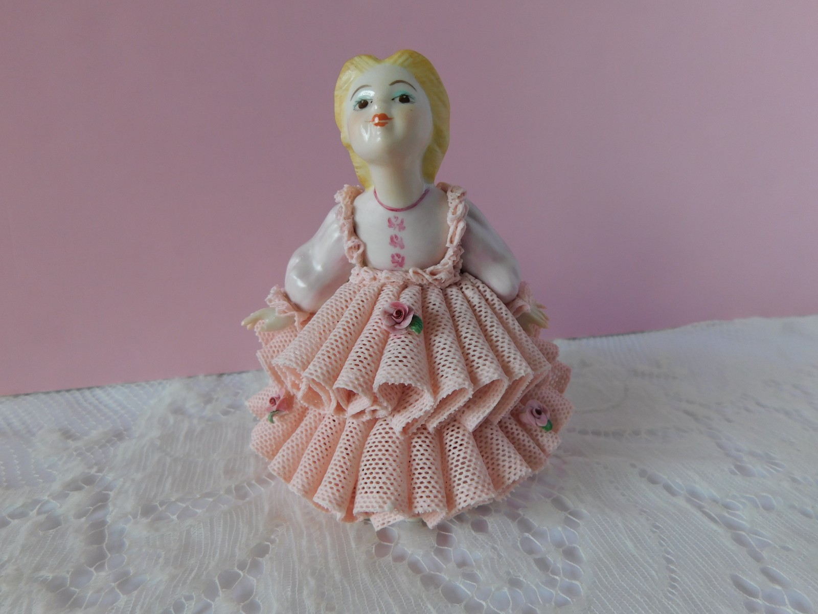 MULLER VOLKSTEDT IRISH DRESDEN FIGURE PORCELAIN LACE – KISS FOR MOTHER – MINT