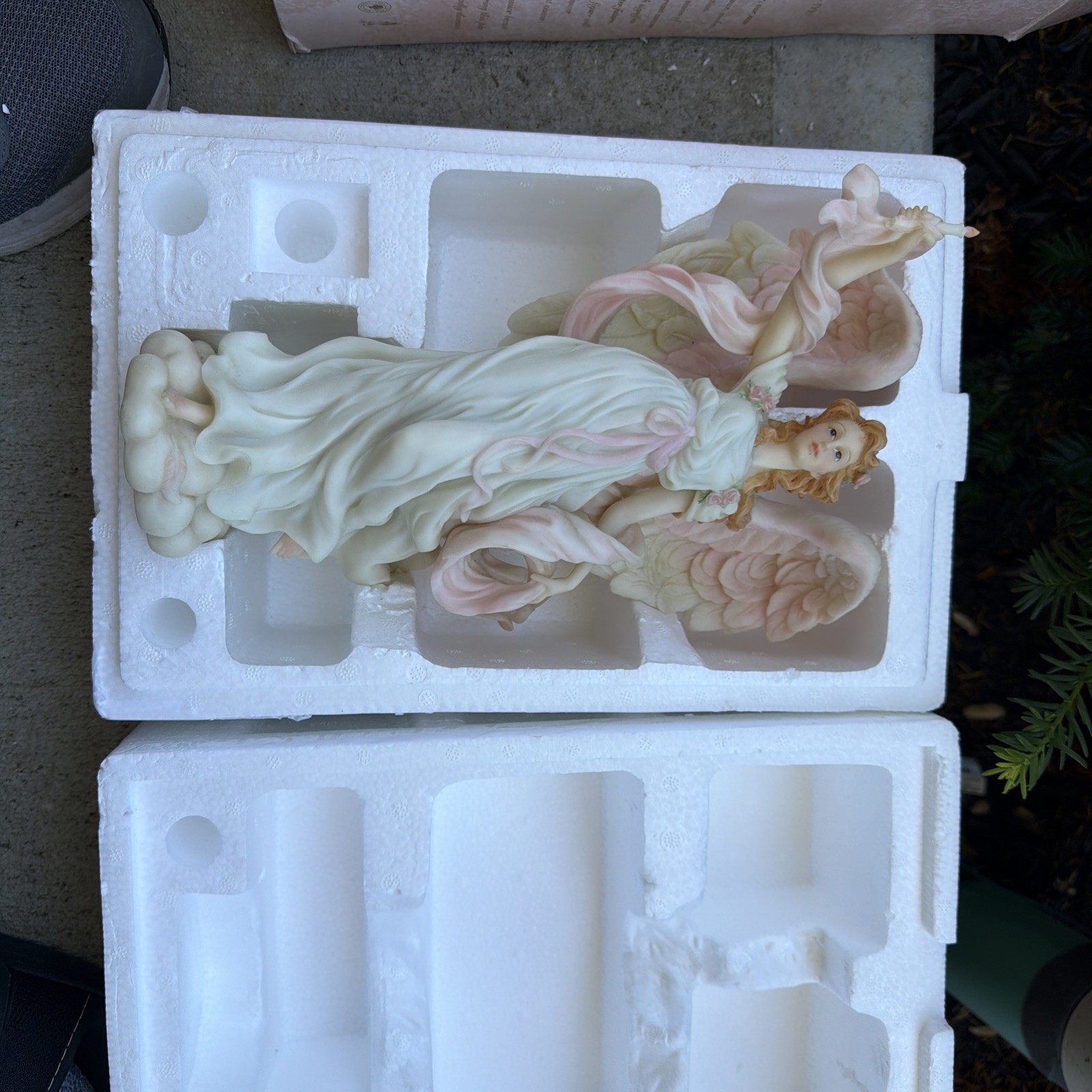 12″ Seraphim Classics Hope Light in the Distance Angel Figurine 1997 Ltd Ed