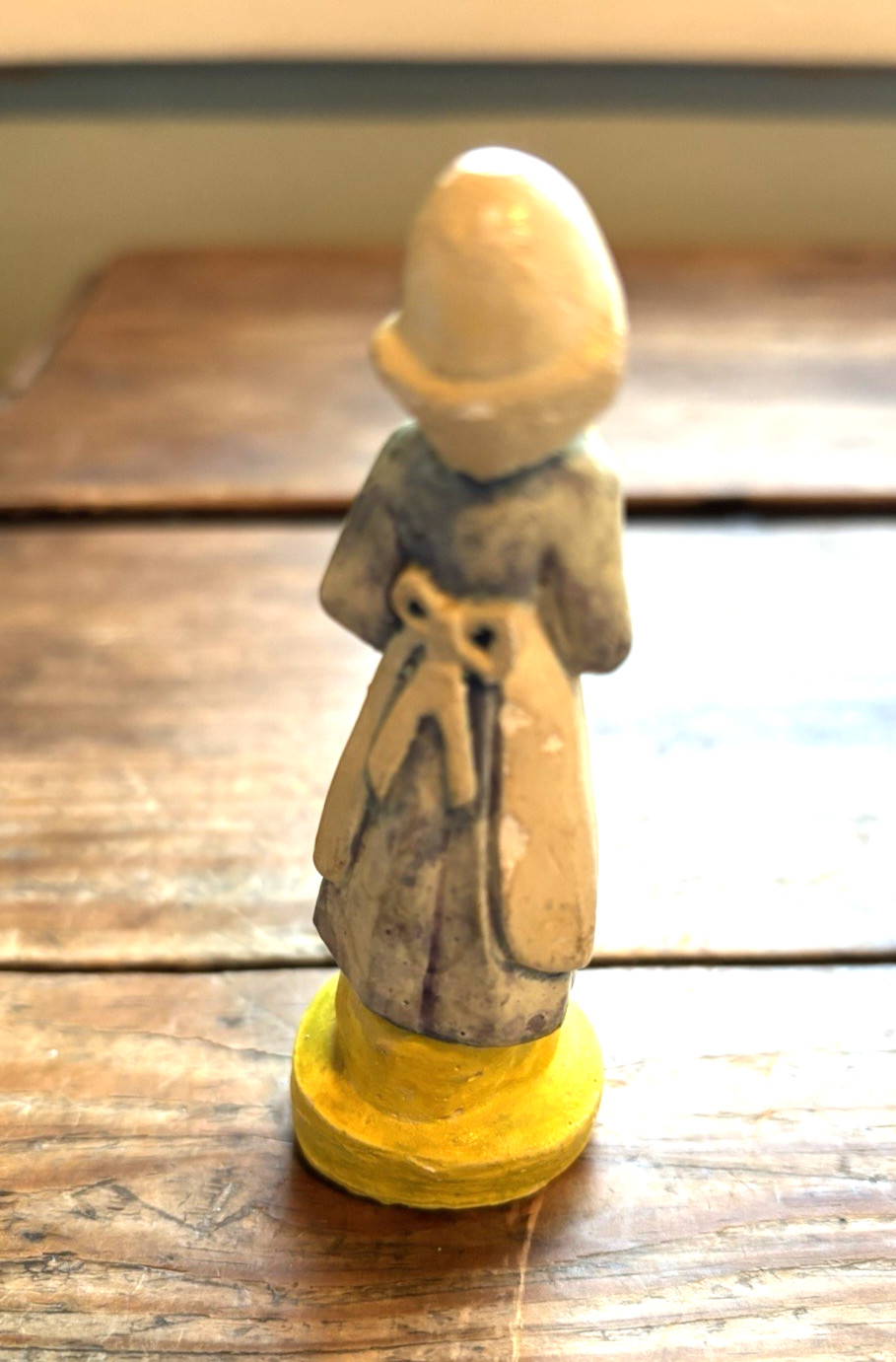Vtg Hand Painted 3.5″ Chalkware Plaster Figurine – Dutch Girl w/ Tulip Bouquet