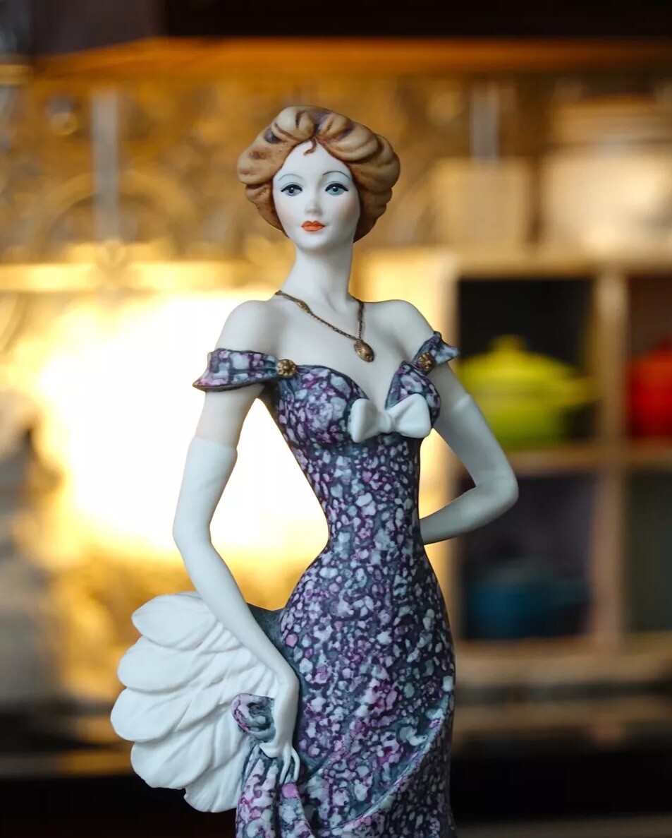 Giuseppe Armani Florence Figurine “Lady with Fan” Sculpture 833C Italy RARE