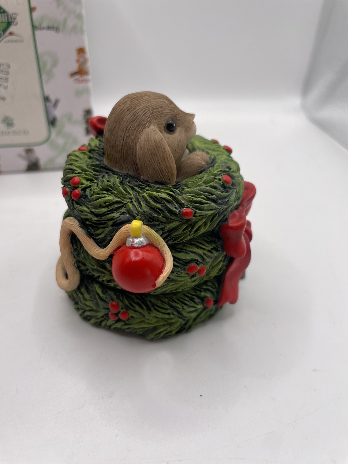 Charming Tails ‘THE WREATH-IN FOR THE SEASON” CHRISTMAS MOUSE New In Packaging!