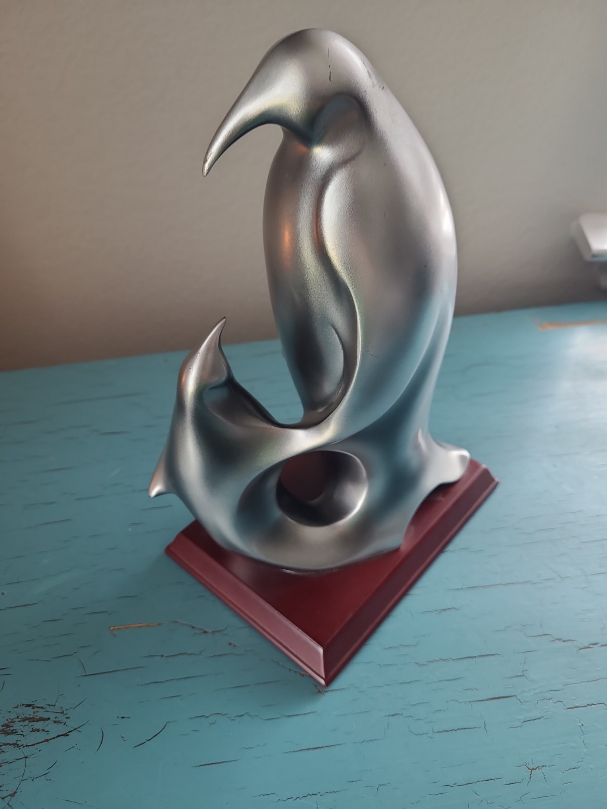 Herco Gift Professional Emperor Penguin & Baby Figurine Silver Wood Base