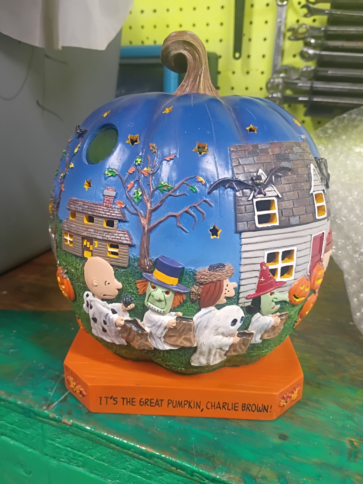 Danbury Mint IT’S THE GREAT PUMPKIN CHARLIE BROWN Lighted Sculpture / With Box