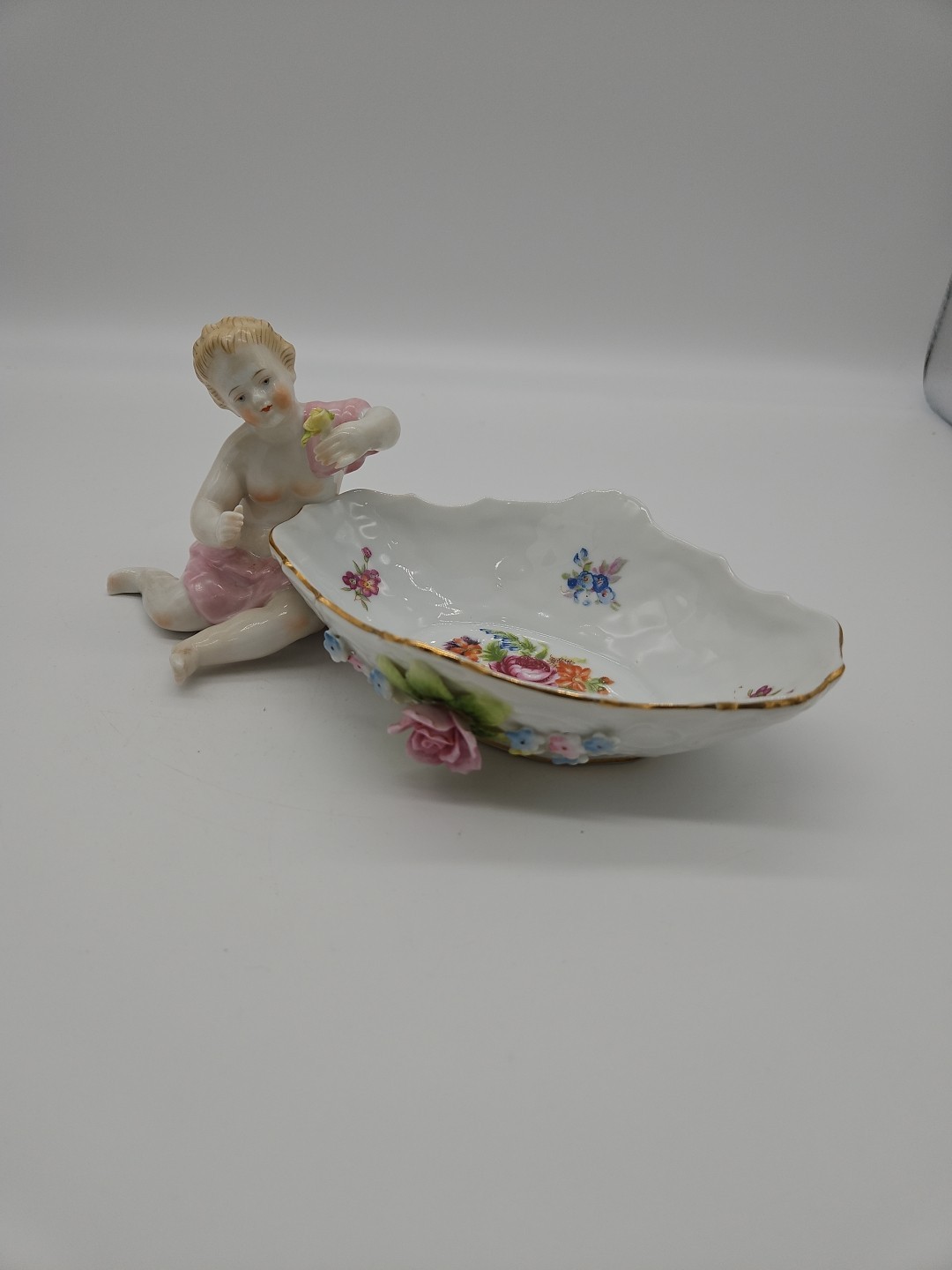 EARLY 1900’S VON SCHIERHOLZ PORCELAIN CHERUB CENTERPIECE BOWL GERMANY
