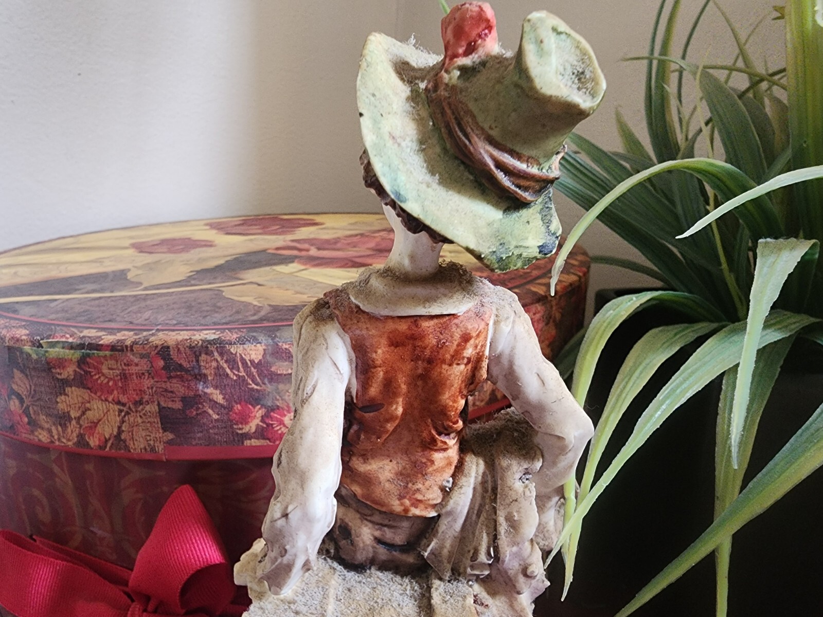Giuseppe Armani Young Traveler Boy Capodimonte Figurine 9″H 1989 [Unsigned]