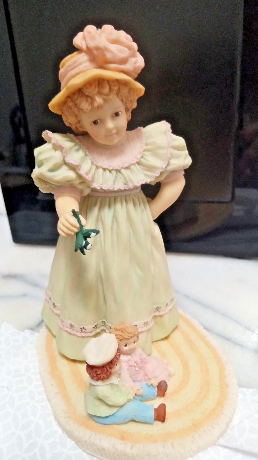 “Under the Mistletoe” Maud Humphrey Bogart figurine 5 1/2 in. resin