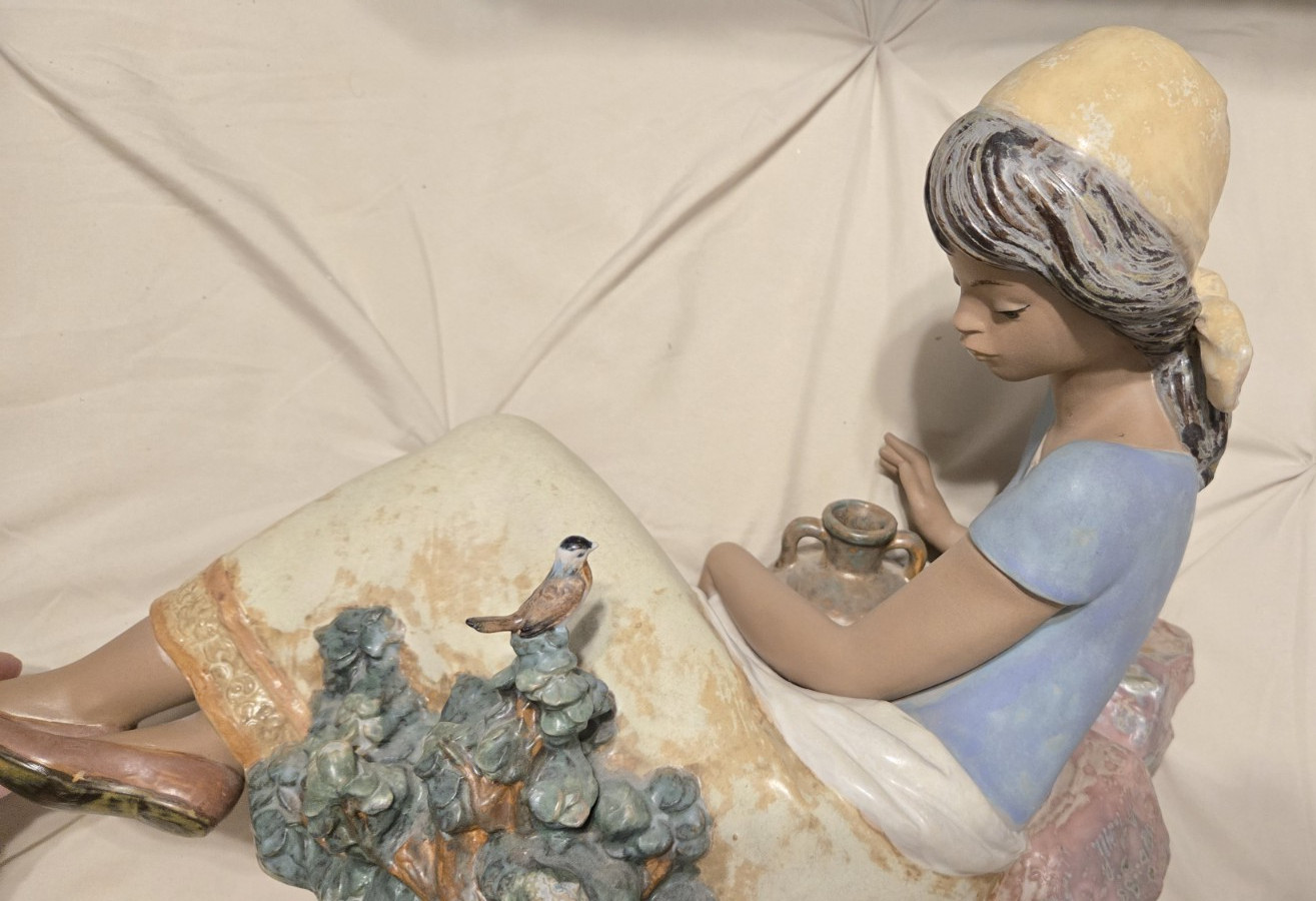 Lladró Woman with Water Jug Figurine w/ Box – Spain Porcelain – Retired