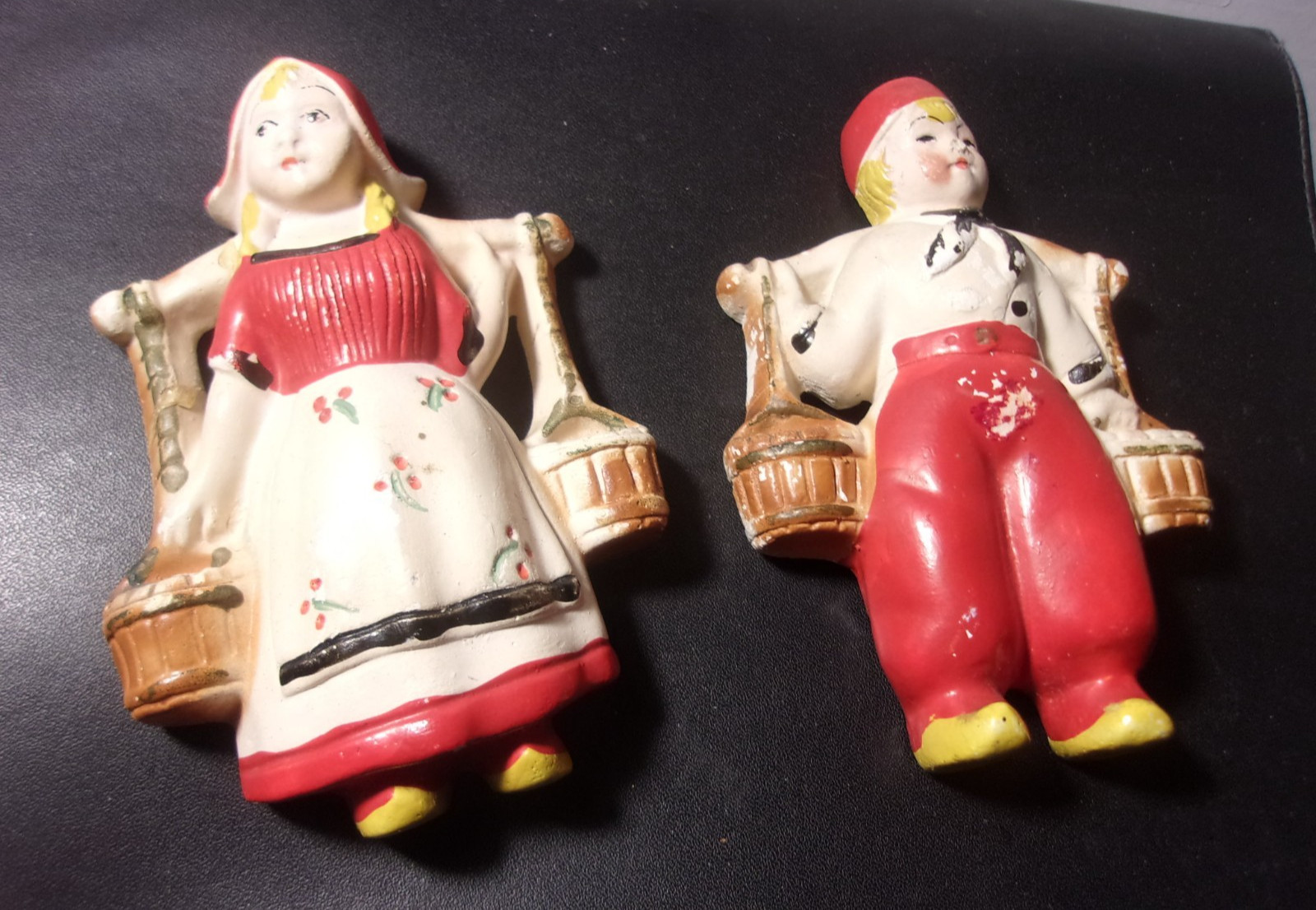 Vintage 1950’s Chalkware Dutch 5″ Figures Wall Plaques Pair