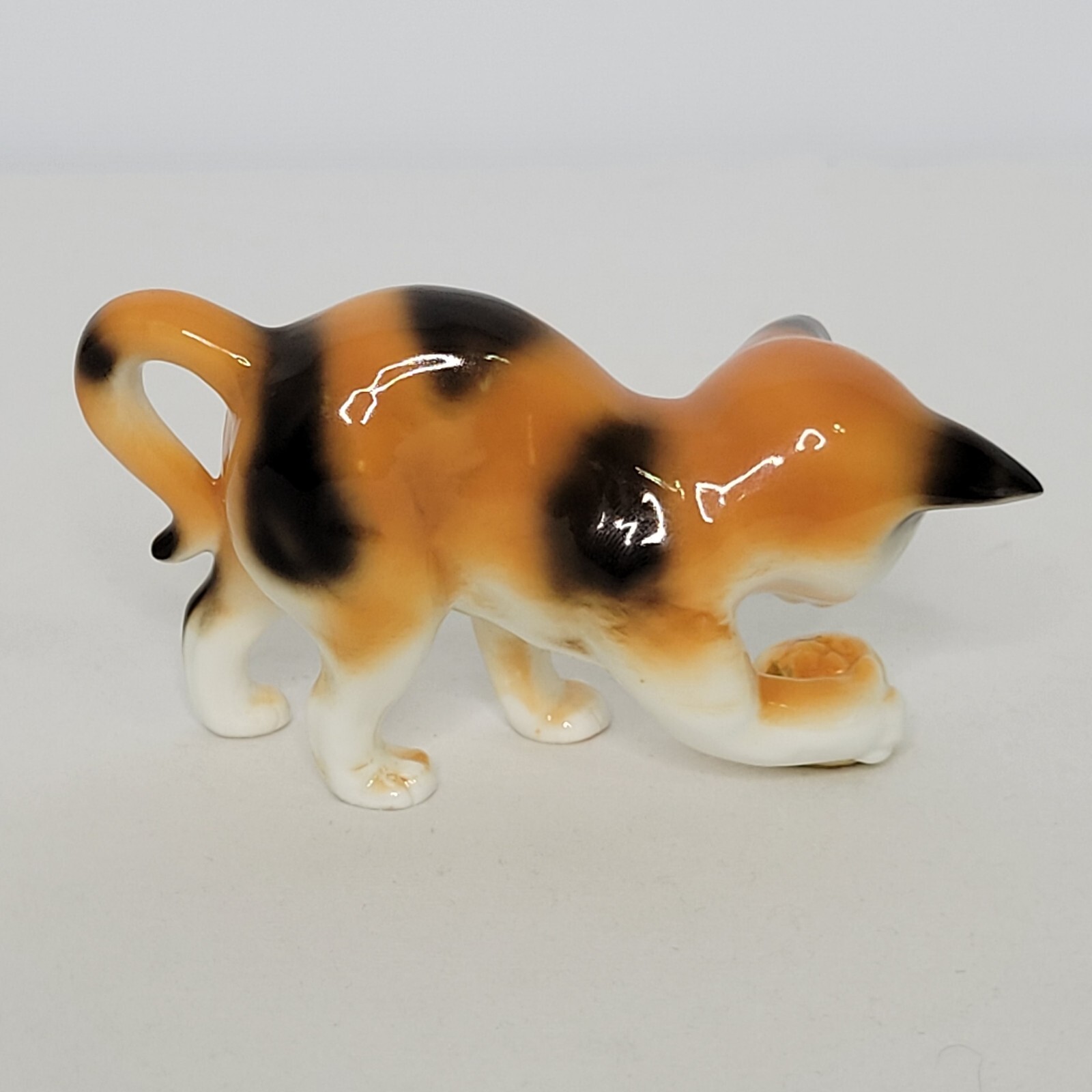 Danbury Mint Porcelain Cats of Character Nuts in May Figurine 3″ x 2″