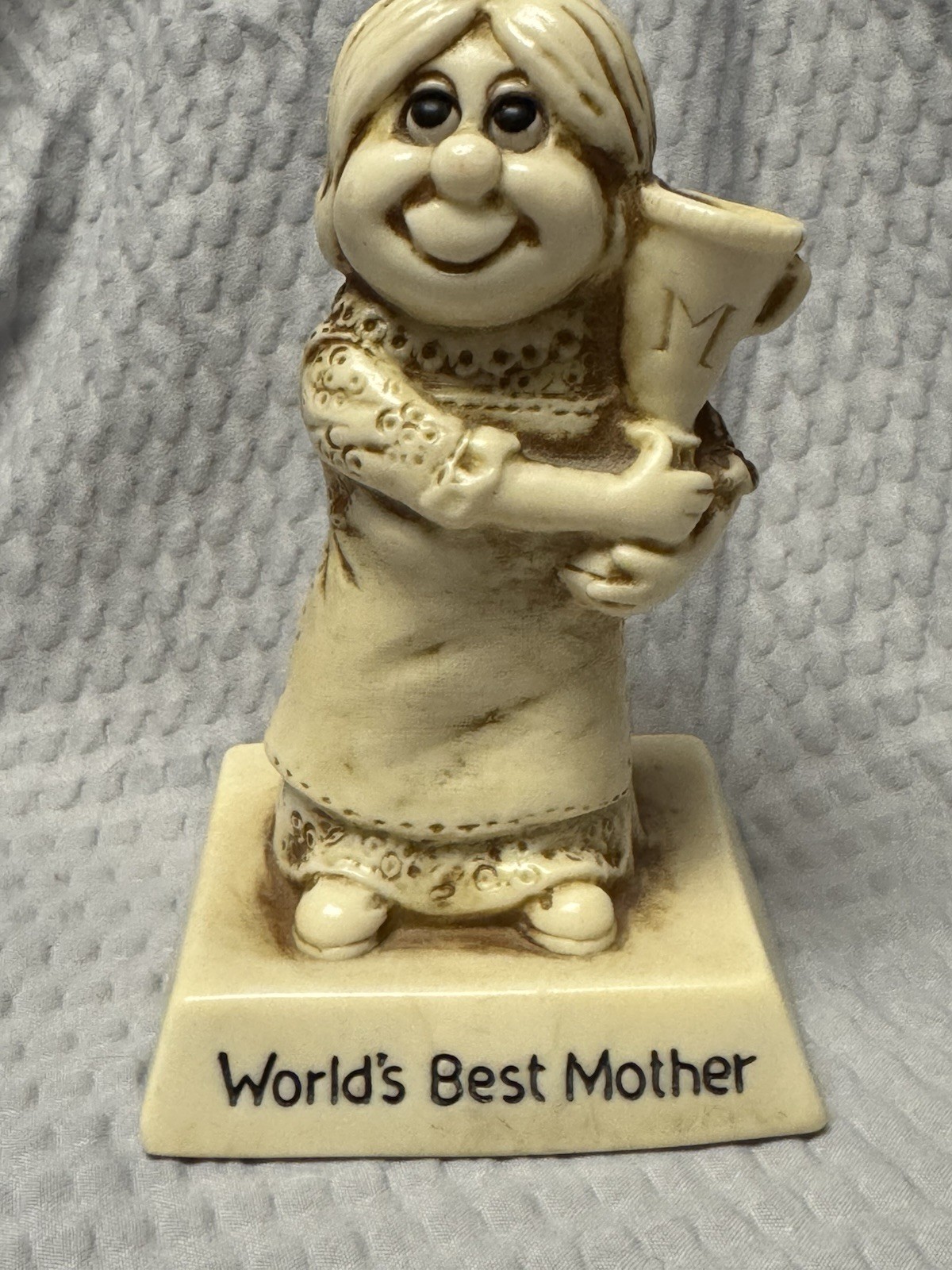 Vintage Russ Berrie Figurine “WORLDS BEST MOTHER”  1976 MOTHER’S DAY Mom Gift