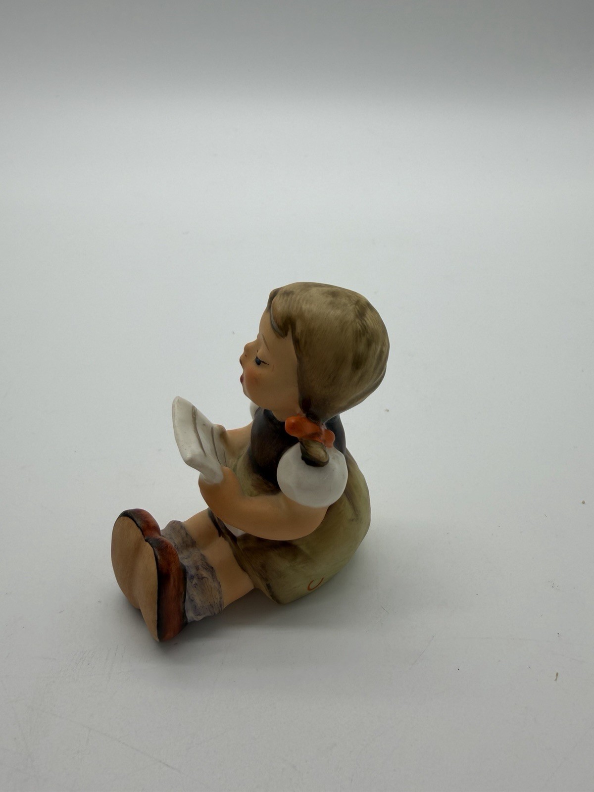 Mini 2.5 Inch Hummel Goebel Figurine “Girl with Sheet Music” # 389 MINT 1979