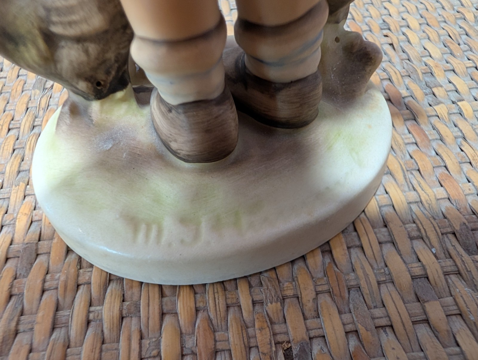 Hummel Goebel “Feeding Time” 199/0 W. Germany 1948